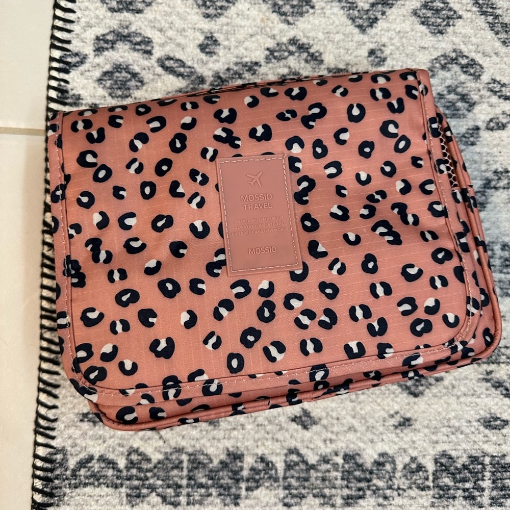 Hanging travel toiletry bag NEW